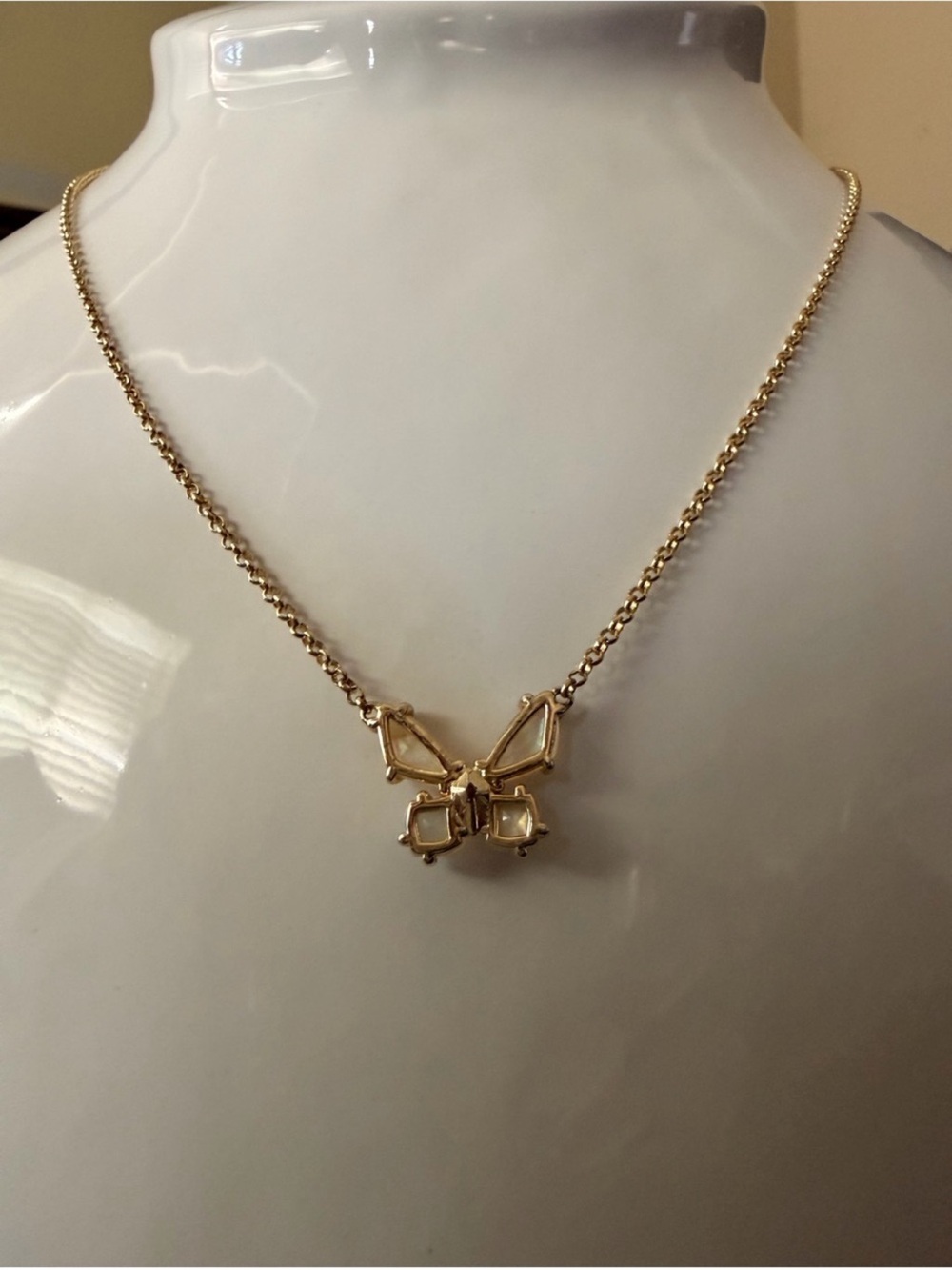 🦋Kendra Scott Bianca Butterfly Necklace in Gold - Picture 4 of 5